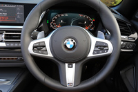 「Z4」には可変ステアリングギアレシオ機構の「バリアブルスポーツステアリング」が全車に標準装備されている。