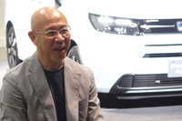 3代目「フリード」の開発責任者を務めた安積さんは、「新型の『クロスター』は、アクティブさや若々しさを望むお客さまに乗っていただいて、先代より(販売)比率を引き上げたい」と抱負を述べた。