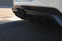 リアディフューザーはブレードがさらに切り立った形状に。そもそもアンダーボディーの形状から改められている。