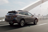 「レガシィ アウトバック リミテッドEX」のボディーサイズは、全長×全幅×全高=4870×1875×1675mm。先代に比べ50mm長く、35mm幅広く、70mm高くなっている。