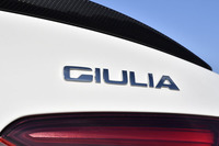 新型「ジュリア」シリーズはアルファ・ロメオにとって久しぶりのFRセダン。1985年から92年まで生産された「75」以来となる。
