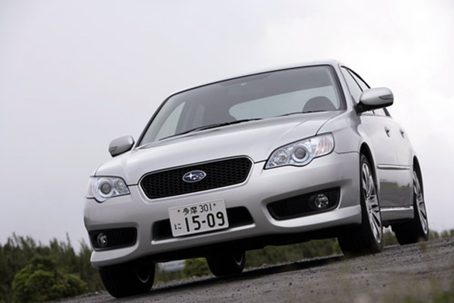 【スペック】全長×全幅×全高=4635×1730×1435mm/ホイールベース=2670mm/車重=1510kg/駆動方式=4WD/3リッター水平対向6 DOHC24バルブ(250ps/6600rpm、31.0kgm/4200rpm)/価格=319万2000円(テスト車=383万2500円/濃色ガラス/クリアビューパック/マッキントッシュ・サウンドシステム/ビルトインHDDナビゲーションシステム/SRSサイド&カーテンエアバッグ/VDC=64万500円)