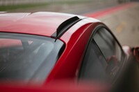 徹底的なエアロダイナミクスの研究・改良の結果、ルーフにもフィンが設けられている。