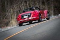 大胆なカスタマイズを施しても、安全装備を軽視しないのがミツオカ流。ベース車と同じく「ヒミコ」にも、車線逸脱警報やブラインドスポットモニタリングなどが備わる。