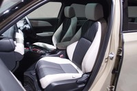 遊び心のある仕立てを特徴とする「PLaY」グレードのシート。