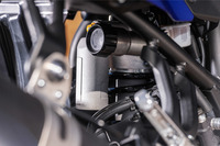 リアサスペンションに備わるプリロードアジャスターの調整ダイヤル。フロントのタイヤが取られる感覚は、リアのプリロードを上げることで解消した。