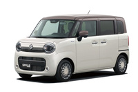 「ソフトベージュメタリック トープグレージュ2トーンルーフ」の外板色をまとった「ワゴンRスマイル」。