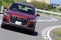 2020年8月に大幅改良を受けた「アウディQ7」。外観では、新デザインのシングルフレームグリルが従来型との大きな違いだ。
