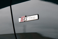 日本導入当初から設定されているカタログモデルは「35 TFSI Sライン」と「35 TFSIアドバンスト」の2グレードのみ。今回はよりスポーティーな仕様の35 TFSI Sラインに試乗した。