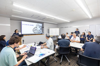 日本ミシュランが報道関係者向けに開催した「サステナビリティ戦略アップデートセミナー」。ミシュランは2030年までにタイヤのエネルギー効率を2020年比で10%改善し、2050年には(環境面で)100%持続可能なタイヤの開発を目標に掲げている。