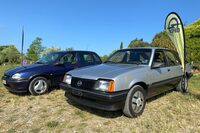 ヴィットリオさんの“会長車”である1982年「アスコナC CC1.6SR」(右)。