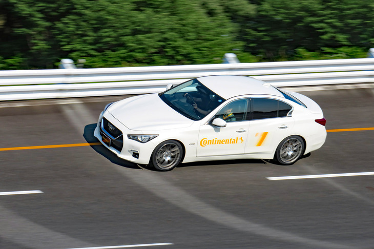 スポーツタイヤでありながら、安全性や耐摩耗性、さらには環境性能に優れている点も「スポーツコンタクト7」の特徴。その燃費性能は欧州のタイヤラベリング制度で「C」(日本における「A」評価に相当)の評価を得ている。こうしたところからも、コンチネンタルタイヤの製品づくりに対するこだわりを感じることができるだろう。