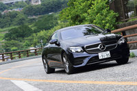 W114系の時代から連綿と続くメルセデス・ベンツのミディアムクーペの系譜。現行型「Eクラス クーペ」は、その6代目のモデルにあたる。