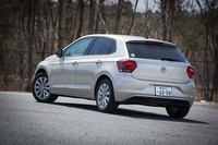 1975年の初代デビューから43年、世界中で1400万台以上が販売されてきた「フォルクスワーゲン・ポロ」。今回は最上級グレードの「TSIハイライン」に試乗した。