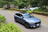 日本国内で「V90クロスカントリー」がデビューしたのは2017年2月。ディーゼル車の「D4」は、2018年7月にラインナップに加えられた。