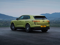 ベントレーが初のフル電動SUV「トルカル」を世界初公開の画像