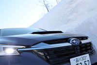 「レヴォーグ レイバック」のフロントフェイス。バンパーやグリルはベースとなった「レヴォーグ」とは異なる専用デザインで、レイバックならではのゆとりとおおらかさを表現したという。