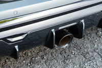 マフラーはセンター1本出し。荷物の積み下ろし時に足元に排気がかかるのがちょっと気になる(エンジンをオフにすればいいのだが)。