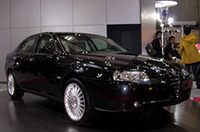 「アルファ 147 TI」
アルファのライトチューンモデルがつけるサブネーム「TI」(Touring International)の名が、147シリーズに登場。エアロパーツやローダウンサスペンションなどを装着する、いわば“メーカーチューン”ものだが、GTAよりグッとお安く、スポーティな雰囲気が味わえる。