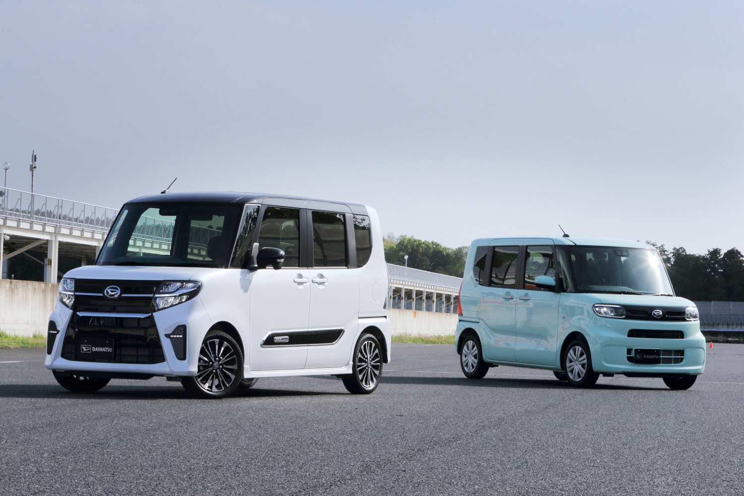 T.N　タントカスタム タント カスタムRS（ダイハツ）[CVT（無段変速車）]のカタログ詳細