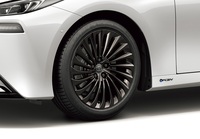 トヨタが「ミライ」を一部改良 初代の発売10周年を祝うオプションを設定の画像