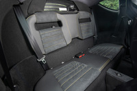 シートレイアウトについては、リアシートなしの2人乗りとリアシートありの4人乗りの、いずれかを選択できる。