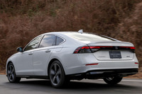 駆動用モーターは磁石の配置最適化などによって最大トルクが335N・mにアップした。