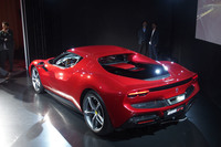 シンプルにして機能的な「296GTB」のエクステリアデザインは、1963年の「250LM」がモチーフになっているという。