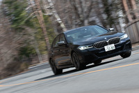 ドライブトレインには電子制御LSDの「Mスポーツデファレンシャル」を標準装備。高いコーナリング性能を実現している。