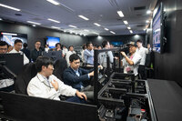 デジタルUXに関するデモンストレーションの様子。「ホンダ0シリーズ」では車両が自車周辺の環境をセンシングし、オーナーが近づいてくると自動でドアやトランクを開けたりするほか、走行中にも乗員の様子をモニタリング。休憩や立ち寄りなどを提案する。