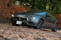 マセラティ史上最速セダンをうたう「ギブリ トロフェオ」。最高出力580PSもの3.8リッターV8ツインターボエンジンを搭載しながらFR駆動をとる。