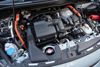 今回のマイナーチェンジにより、「e:HEV」のパワーユニットはエンジンの最高出力が98PSから106PSに、モーターの最高出力が109PSから123PSに、それぞれ向上している。