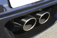 エキゾーストシステムは「マーチ ボレロA30」専用のもので、54mmの大径エキゾーストパイプや大容量サイレンサーの採用により、騒音規制をクリアしつつ優れた排気効率を実現しているという。