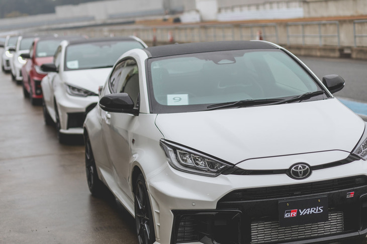 今回は正式発表の前に袖ケ浦フォレストレースウェイでプロトタイプモデルをドライブした。