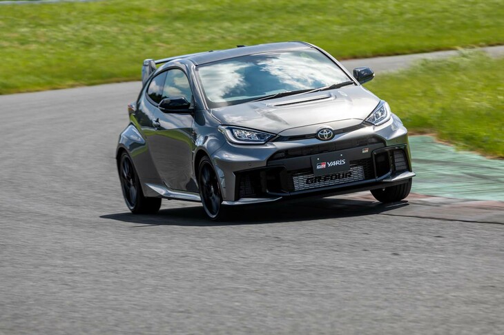 「エアロパフォーマンスパッケージ」装着車は、旋回速度の20km/hアップ、富士スピードウェイで約1秒のラップタイム短縮を実現したという。