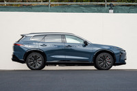 サイドビューは純ワゴンといった印象の「クラウン エステート」だが、その全高は1625mmと、クラウン4兄弟のなかで最も背が高い。