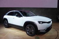マツダ初の電気自動車「MX-30」。パワートレインだけでなく、デザインも新鮮だ。