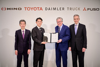 三菱ふそうトラック・バスと日野自動車が統合へ ダイムラートラックとトヨタも協業で合意