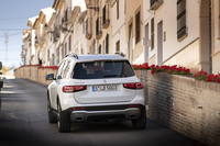 「GLB」のテールランプに採用されたブロックデザインは、最新のメルセデスSUVに共通する新意匠。