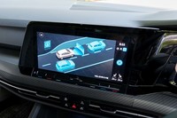 先進運転支援装備のセッティング画面。ACCの前走車との距離や車線中央維持支援システムなど、設定変更できる部分が水色になっている。