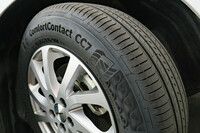 今日におけるコンチネンタルタイヤのベーシックモデルに位置する「コンフォートコンタクトCC7」。サイズは175/70R13から225/60R17までの28種類で、軽自動車向けのサイズも6種類用意される。