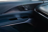 GMが「キャデラック・リリック」を日本に導入 航続距離510kmの新型BEVの画像