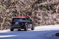 「ジョンクーパーワークス クロスオーバー」の燃費値は、JC08モードが13.2km/リッター、WLTCモードが11.8km/リッターとなっている。