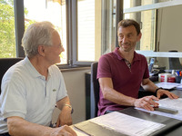 息子のフェデリコさん(写真右)は、最低でも月に2回はドイツに赴く。おかげで今やドイツ語も堪能だ。