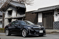 午後からは「CTS-Vセダン」に乗り換える。試乗した「スペックB」は上級グレードで、レカロ製バケットシートや、カーボン製のエアロパーツなどを標準装備する。