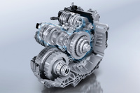 ステランティスのハイブリッドシステムでは、駆動力を発生するモーターがDCT内に搭載される。