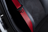 赤いシートベルトも最終型ならではの装備だ。