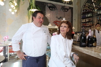 2021年、レストランのオープンに合わせて姿を現したソフィア本人。2022年9月に88歳を迎えた。©Sophia Loren - Original Italian Food