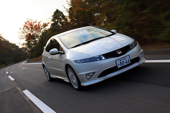 【スペック】全長×全幅×全高=4270×1785×1445mm/ホイールベース=2635mm/車重=1320kg/駆動方式=FF/2リッター直4DOHC16バルブ(201ps/7800rpm、19.7kgm/5600rpm)/価格=298.0万円(テスト車=同じ)