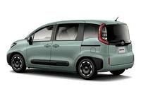 車内の広さを外観からも感じさせるよう、サイドウィンドウをデザインしたという新型「シエンタ」。一方で、箱型ながら角の丸い“シカクマル”シルエットを採用することで、車体を大きく見せない工夫もしている。